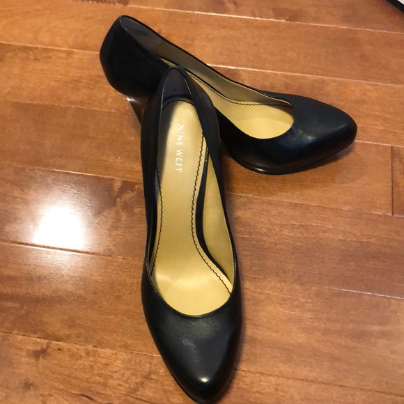 NWOT Nine West Black Pumps - Picture 1 of 4